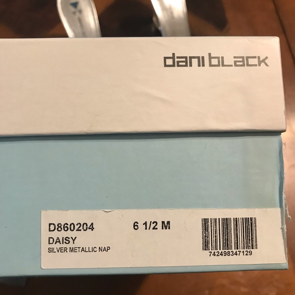 Silver Metallic Clear Heel Wedge Shoes [6.5] - Picture 4 of 5